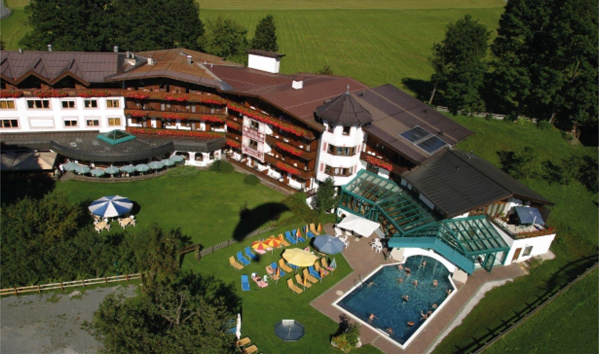 Erlebnishotel Kitzbuehler Horn オーベルンドルフ・イン・チロル エクステリア 写真